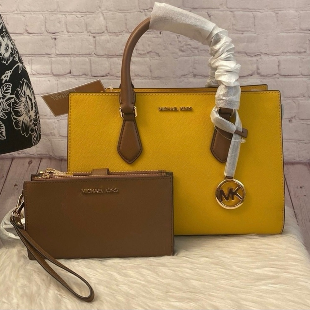 Michael Kors SHEILA Med CZ Satchel/JET SET TRAVEL Double Zip Wristlet 2pc Set